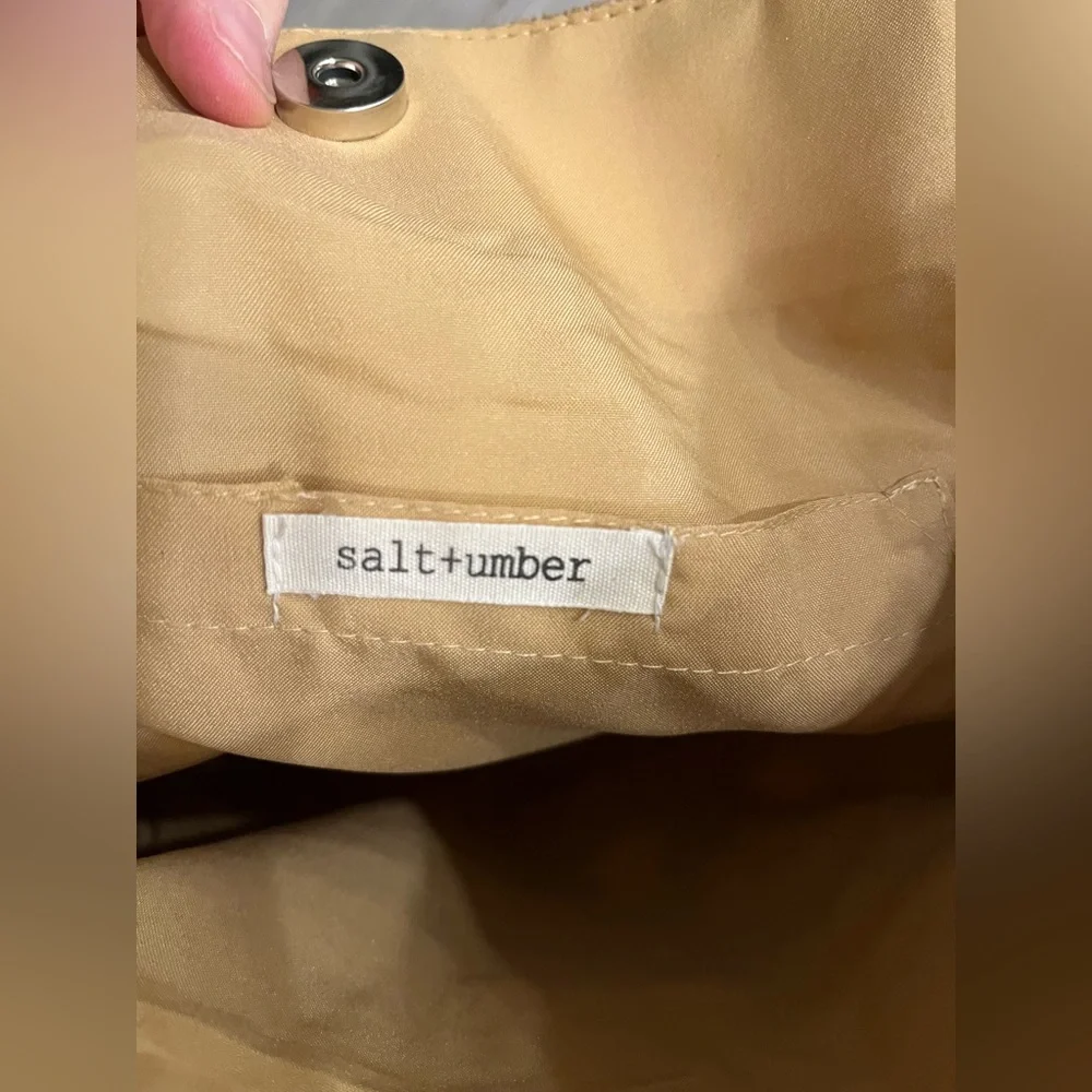 Salt And Umber Raffia And Shell Tote - Picture 5 of 10